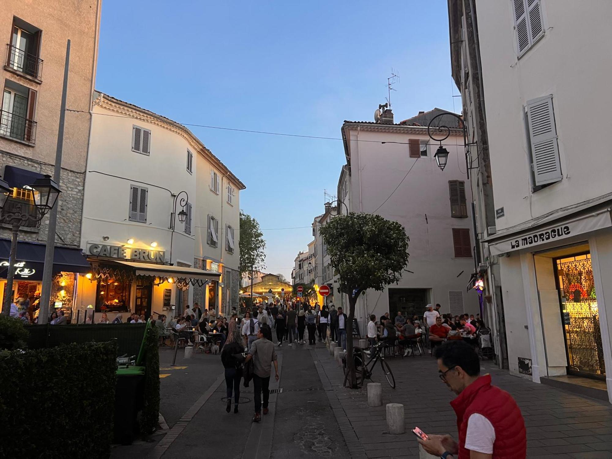 Location Cote D Azur Hotel อองทีบส์ ภายนอก รูปภาพ